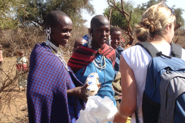 Giving back to the world we travel #elyonfriends #elyontours #humantarianassistance