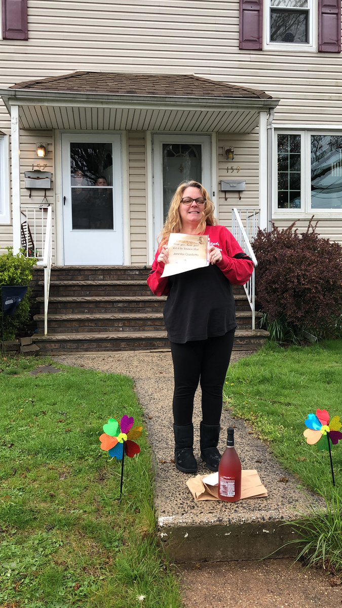 JillShaughness2's tweet photo. MPT’s own volunteer of the year!! Congratulation Jennifer Ouellette! Thank you for all that you do for our school!!! #volunteeroftheyear @MargaretTruppa @MenloPark19 https://t.co/4YFAhHlCtx