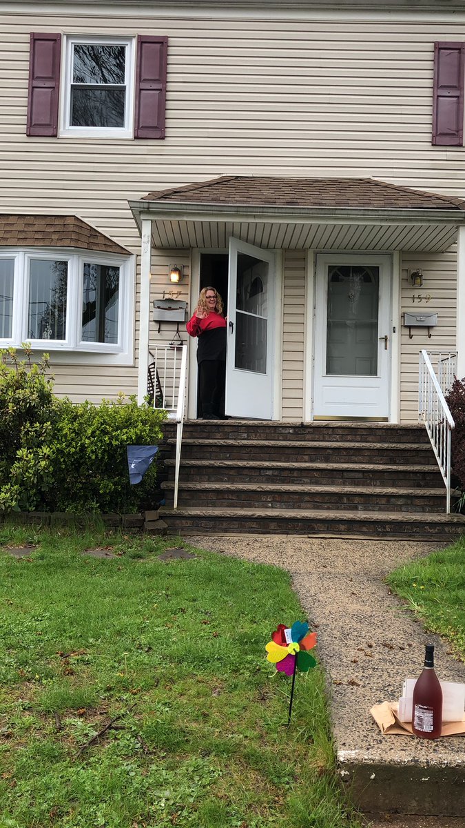 JillShaughness2's tweet photo. MPT’s own volunteer of the year!! Congratulation Jennifer Ouellette! Thank you for all that you do for our school!!! #volunteeroftheyear @MargaretTruppa @MenloPark19 https://t.co/4YFAhHlCtx