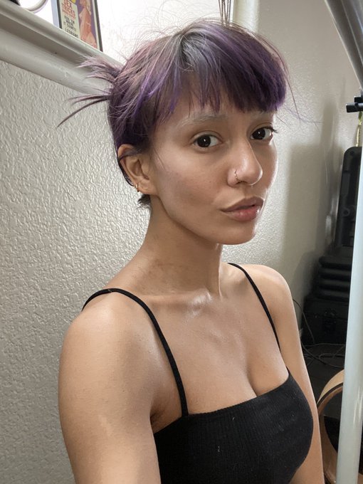 ive been looking so good without makeup on lately https://t.co/V7wkvgSDOc