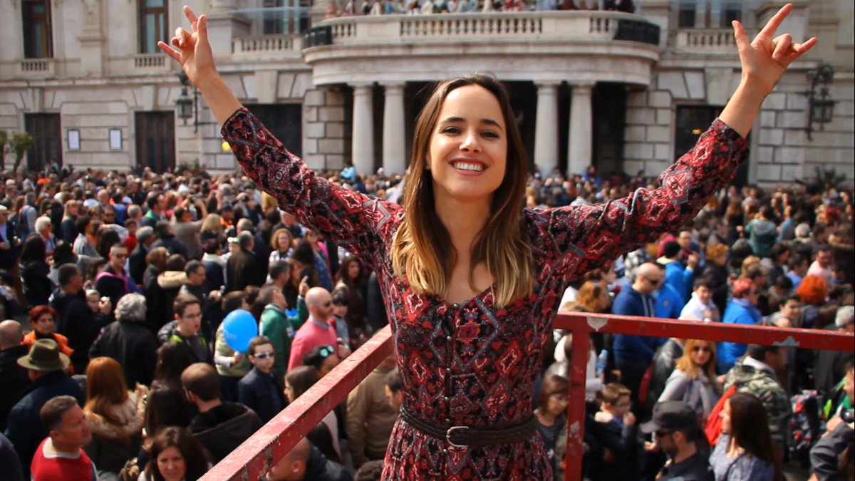 canal13's tweet photo. Este sábado 25 de abril llegaremos hasta Valencia, España para vivir de cerca las famosas Fallas de Valencia ✨🎭 #CarnavalElMundoEstaDeFiesta MAÑANA a las 9:30 hrs #Travesía13C https://t.co/x2LvEXhWil