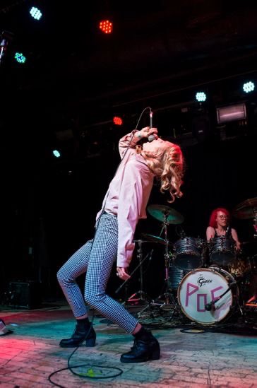 pomegranatefire's tweet photo. nobody:
syd: *does that*
Throwback to Baltimore Soundstage last summer! https://t.co/jGC4zuZxn4