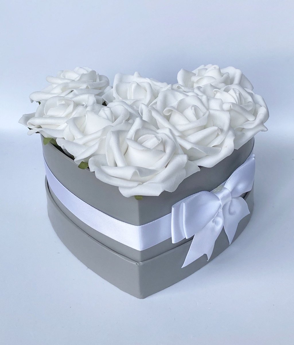 rosereputations's tweet photo. Excited to share this item from my #etsy shop: Grey &amp; ⭐️NEW⭐️ White Heart Shaped Faux Rose Hatbox Floral Arrangement https://t.co/CblZfrUExs https://t.co/U5XMuSou7x