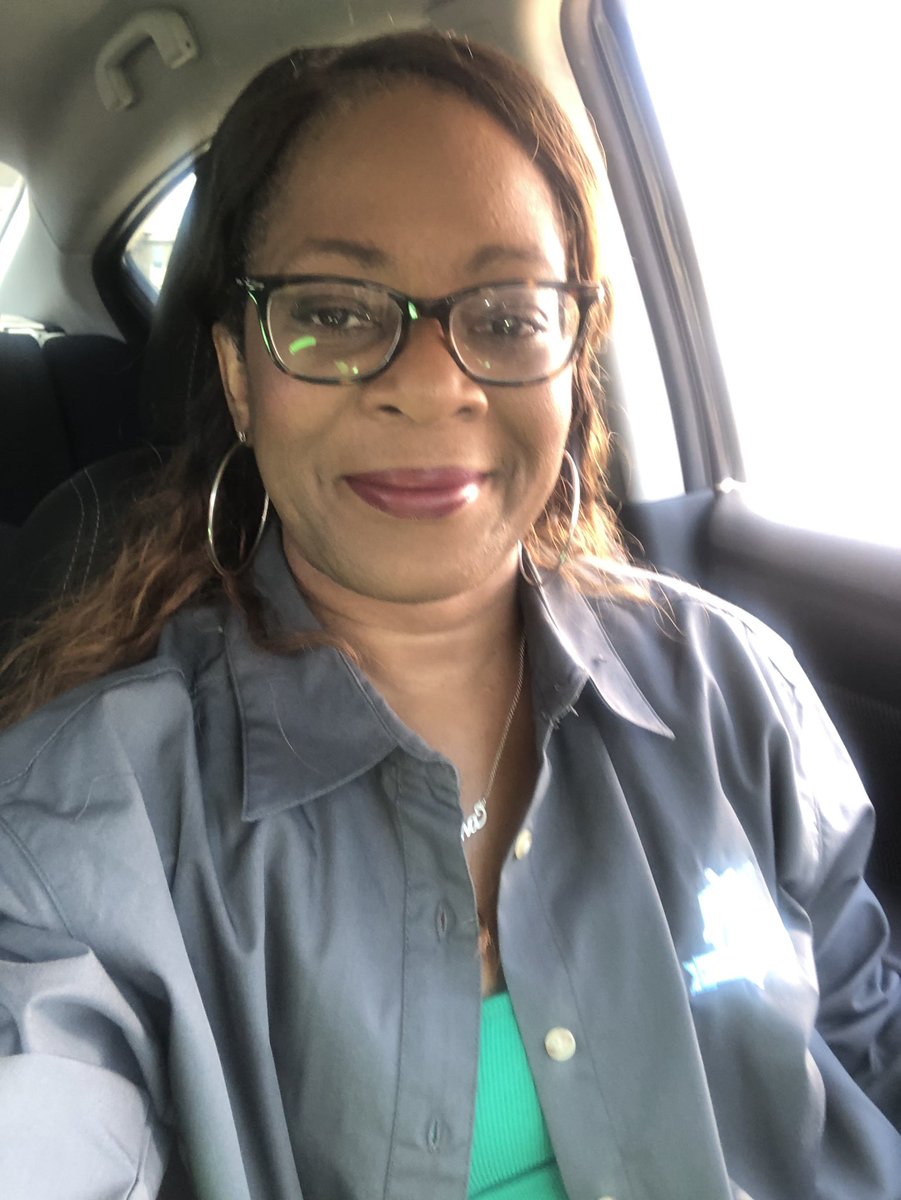 TrinaLowery11's tweet image. Ms. Trina is not the best artist but here goes! Getting ready for a car parade for our students at Edison Middle School! I hope the kids like it!!! 
#projectexplore
#edisonmiddleschool 
@HISD_ProjectEx  @edison_school