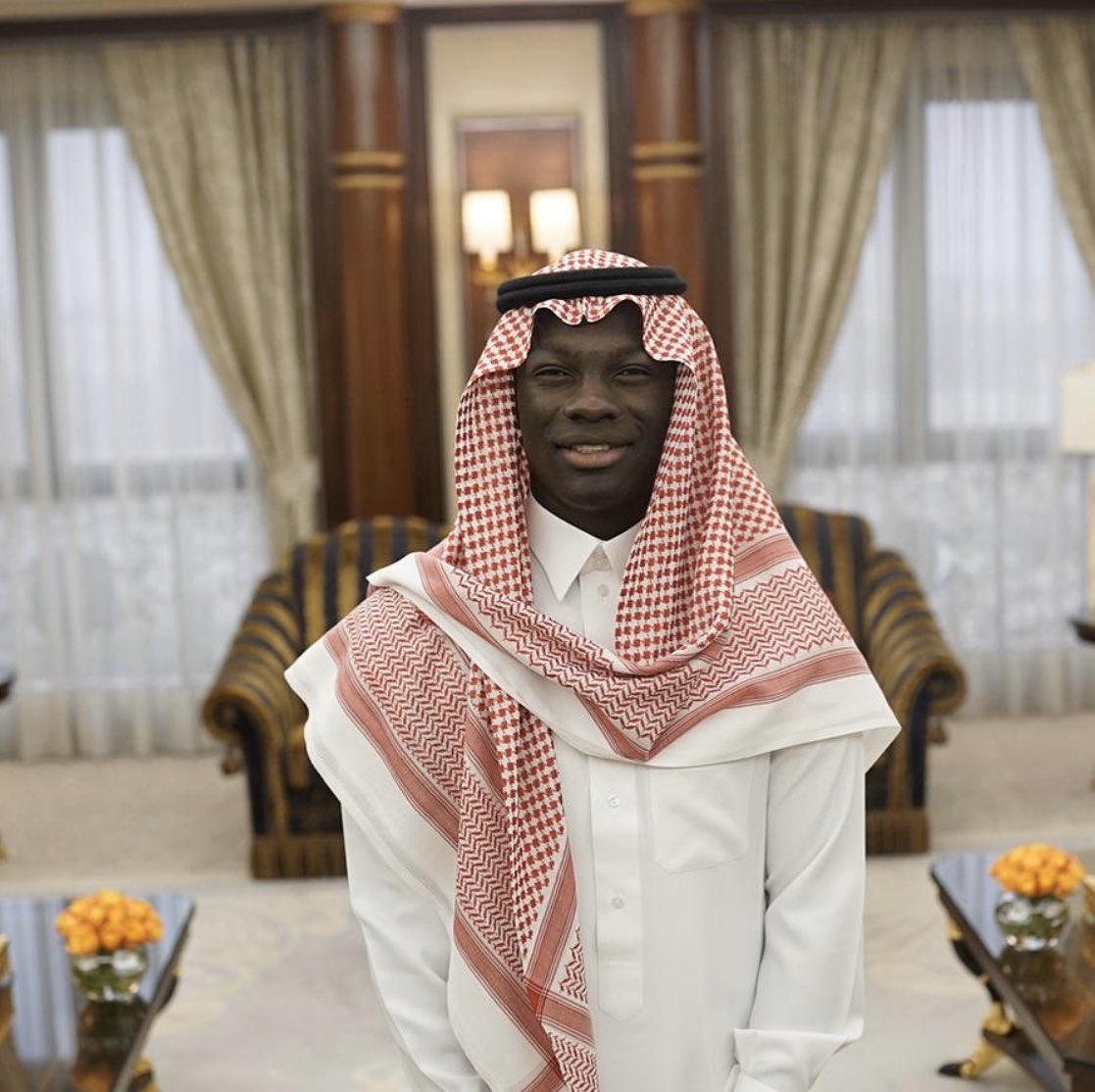 433's tweet photo. Sheikh Bafétimbi Gomis 👳‍♀️😁 https://t.co/H4fJAcoiNO