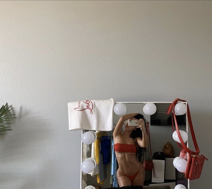 Sun out body out☀️ https://t.co/U2B58M0rAS