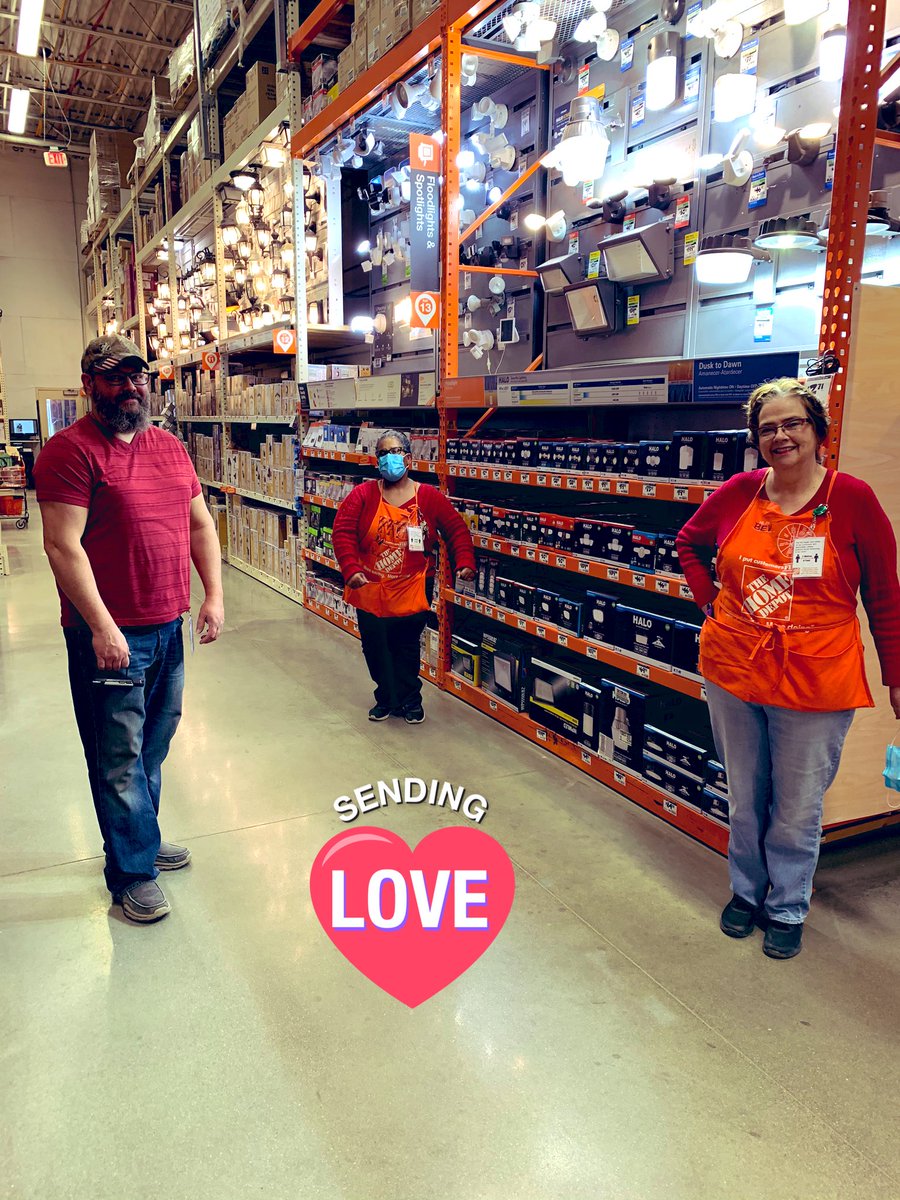 BeverlySSmith1's tweet photo. Sending love and our full support to our Military on Red Day at 2727 #MWSpringSpirit @XKerrigan @Orangeyogi62 @srsmith134 @BarryStevenson6 @2727realmccoy @KHd2727 @JuanitaQ1 https://t.co/4tHqNhWWgB