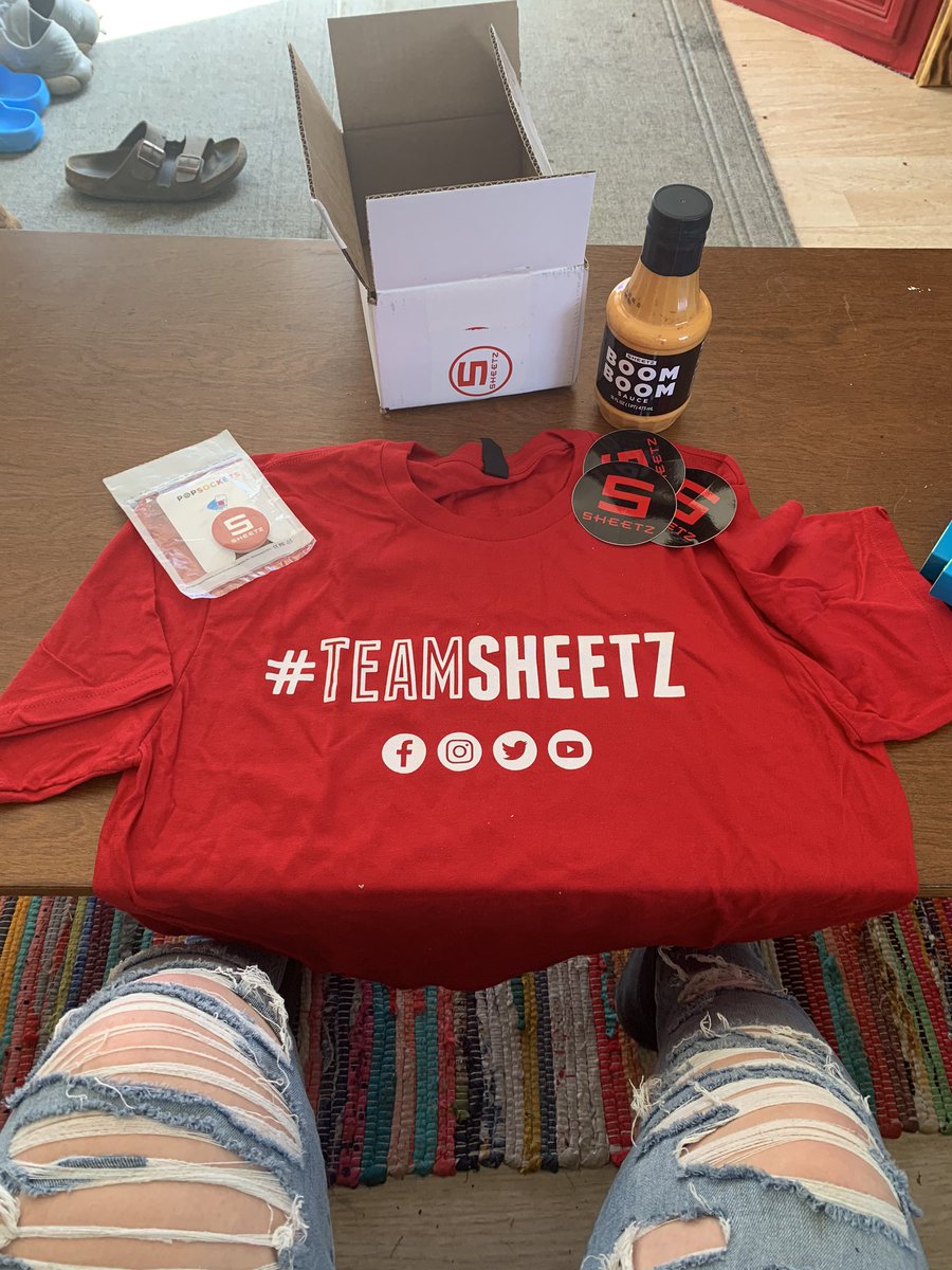 cassnod11's tweet photo. SHEETZ was NOT messin’ around. #Teamsheetz all the way! COVID-19 isn’t stopping me from getting some boom boom sauce now 🤪💥💥 thank you @sheetz !!!! https://t.co/4d2Xr5tA6w