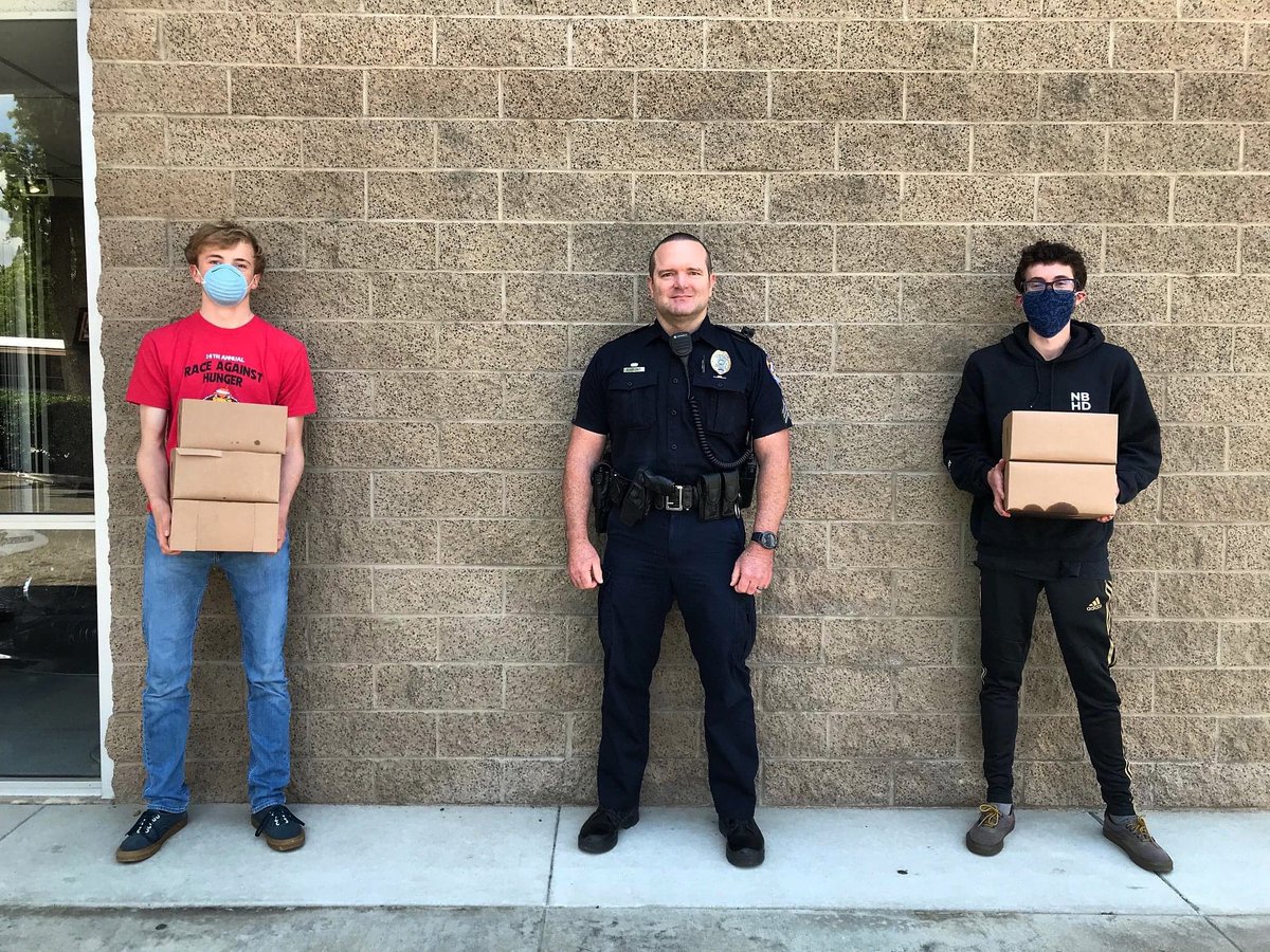 Visaliapd's tweet photo. Thank you Bradyn Thomas and Justin Raymond from Neighborhood Church - Visalia for bringing cookies to our officers and other essential employees. #ForVisalia #StillServingYou https://t.co/ochZu5myIu