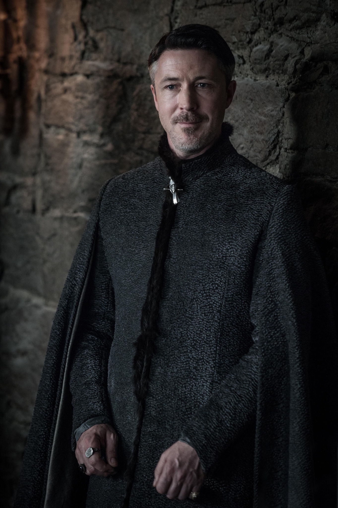 HAPPY BIRTHDAY BONNE FÊTE AIDAN GILLEN!!         