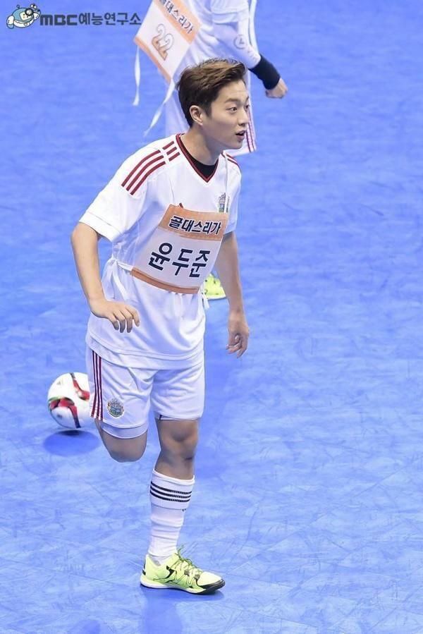  yoon dujun, not the kpop idol, but the soccer player ;; a thread 