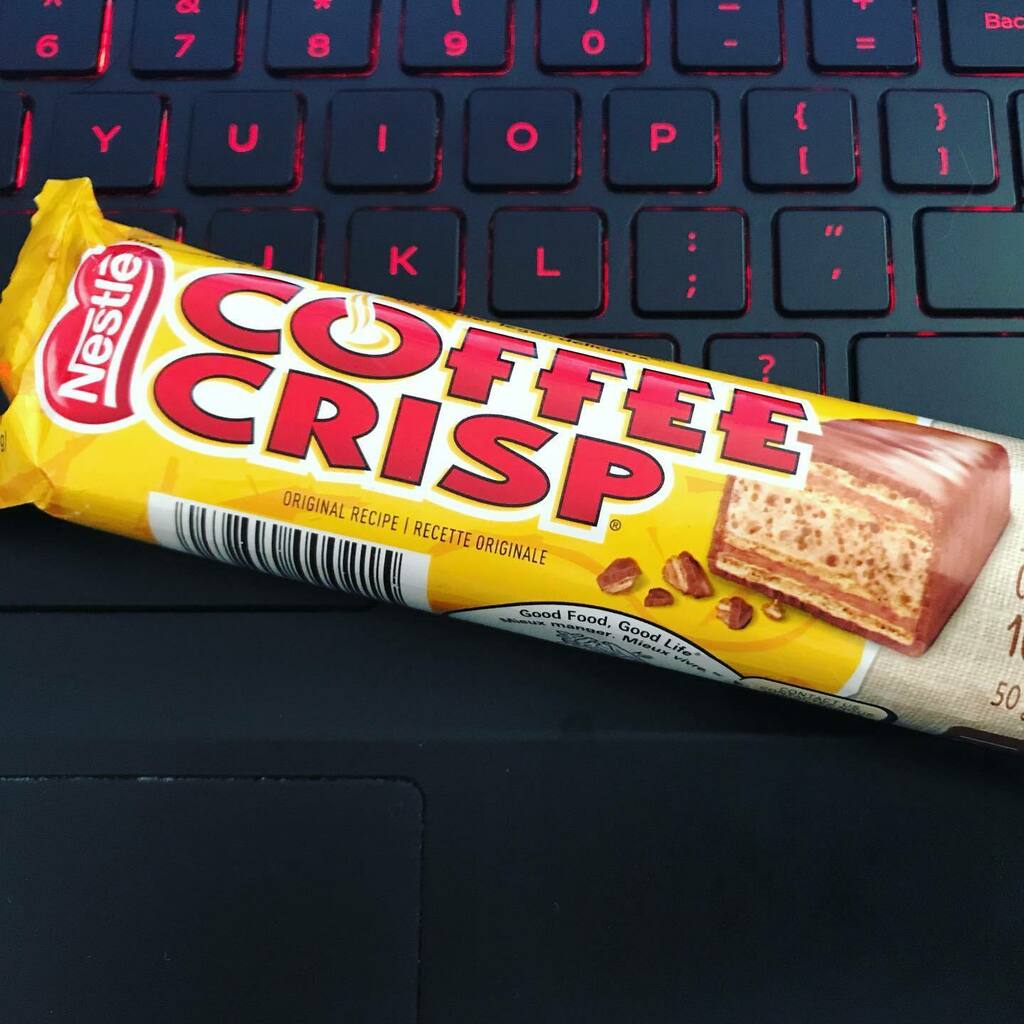 ParoDeeJay's tweet photo. We’ll save the Wine Gums for our next livestream, but we’re busting into this bad boy right now!! :P #CoffeeCrisp #OhCanada #SnackTime #ParoDeeJay https://t.co/MdW11uxKhO