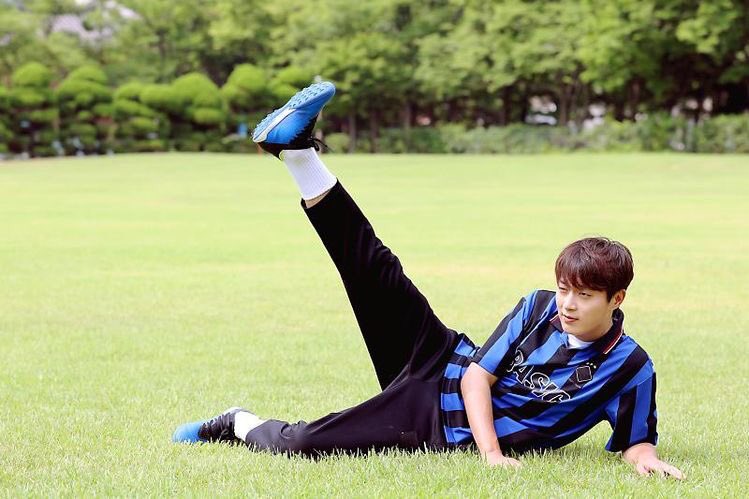  yoon dujun, not the kpop idol, but the soccer player ;; a thread 