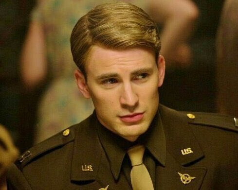 kz_gt11's tweet photo. Si un jour on a une adaptation Snk je veux que cette homme soit Erwin https://t.co/hBEv4b61PV