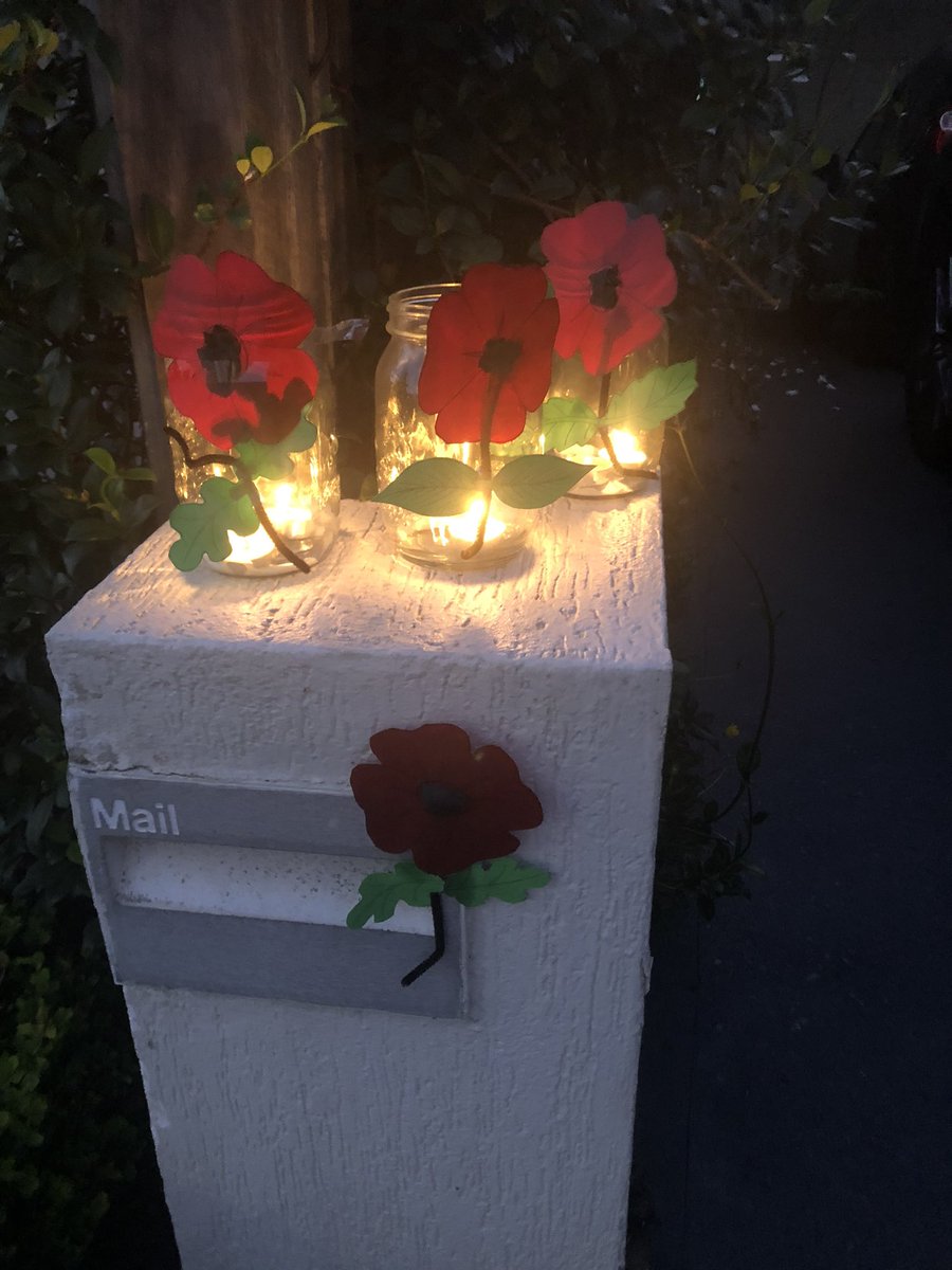 CulleyKristin's tweet photo. @Cessnockeps Honouring Anzac Day #postapoppy #AnzacDay #AnzacDay2020 https://t.co/x43nPULaaB