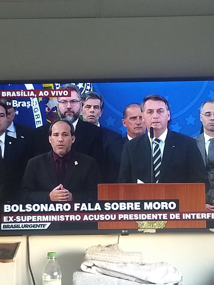 paulappgs's tweet photo. Cada vez mais este governo é patético todos juntos e sem mascara!! Até o ministro da saúde??? @jairbolsonaro que feio Sr. Presidente!!!! https://t.co/cAnTX5WScm
