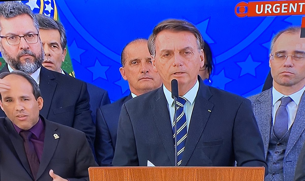 jose_simao's tweet photo. É pronunciamento ou velório? https://t.co/dQCT3bObdT