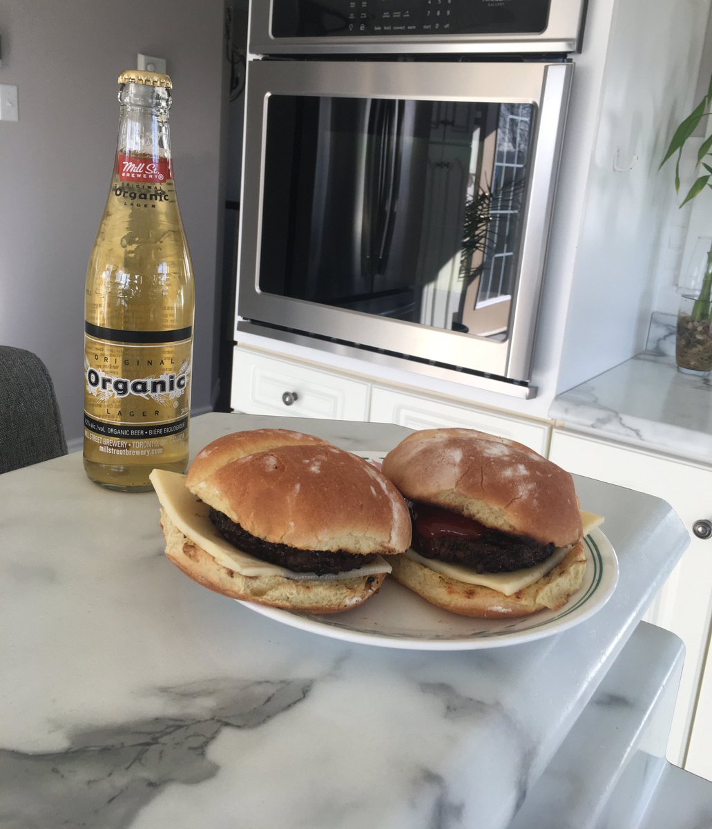 kevinjguest's tweet photo. First BBQed burgers and beer of the season. #springhassprung #cleanbbq #littlevictories https://t.co/yQyNgnnby0