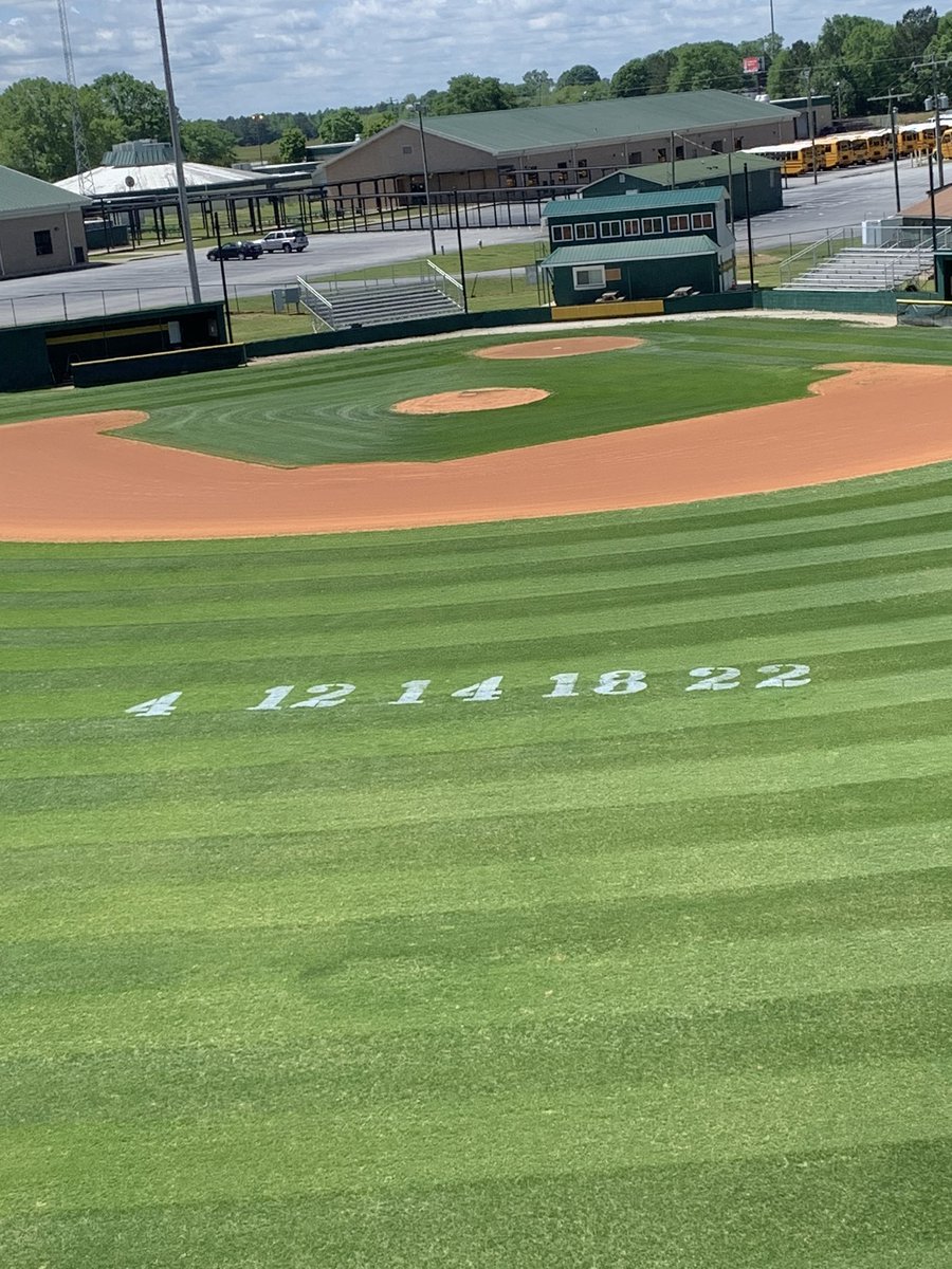 LDHS55Baseball's tweet photo. Tonight would have been our senior night. S/o again to our 5 seniors, you guys will be missed 💚💛 https://t.co/x8ODLInrlS
