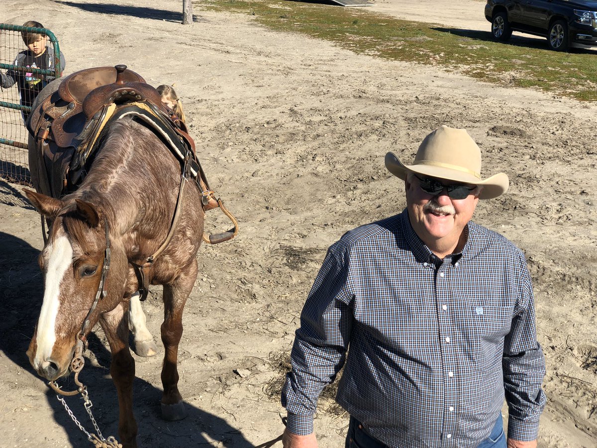 KirkSaarloosTCU's tweet image. Last night we lost a legend.  He was my best friend, my mentor.He was an unbelievable example of what it looked like to be a husband/father/friend.. He is no longer in pain and is with the Lord.  He’s looking down with a cigar in his mouth holding court in heaven.  Love you dad!