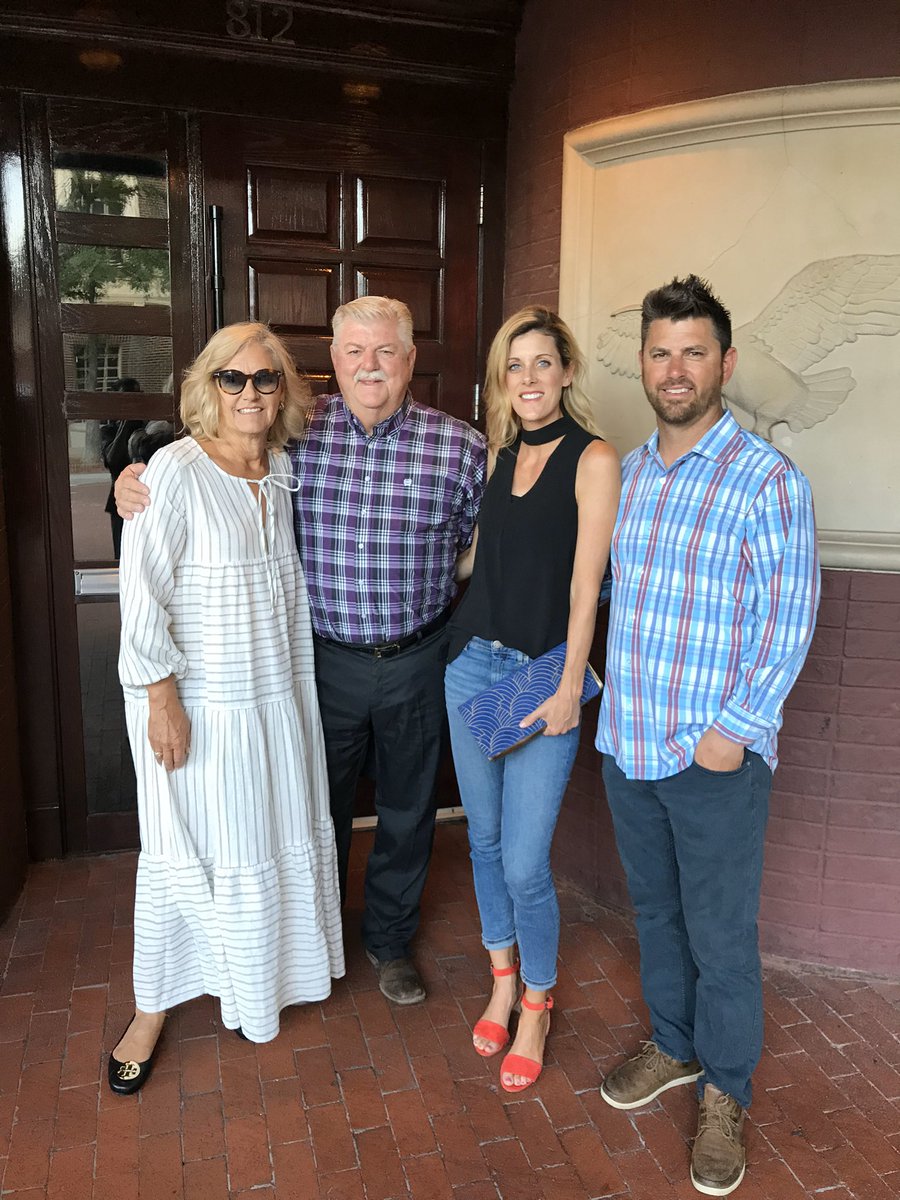 KirkSaarloosTCU's tweet image. Last night we lost a legend.  He was my best friend, my mentor.He was an unbelievable example of what it looked like to be a husband/father/friend.. He is no longer in pain and is with the Lord.  He’s looking down with a cigar in his mouth holding court in heaven.  Love you dad!