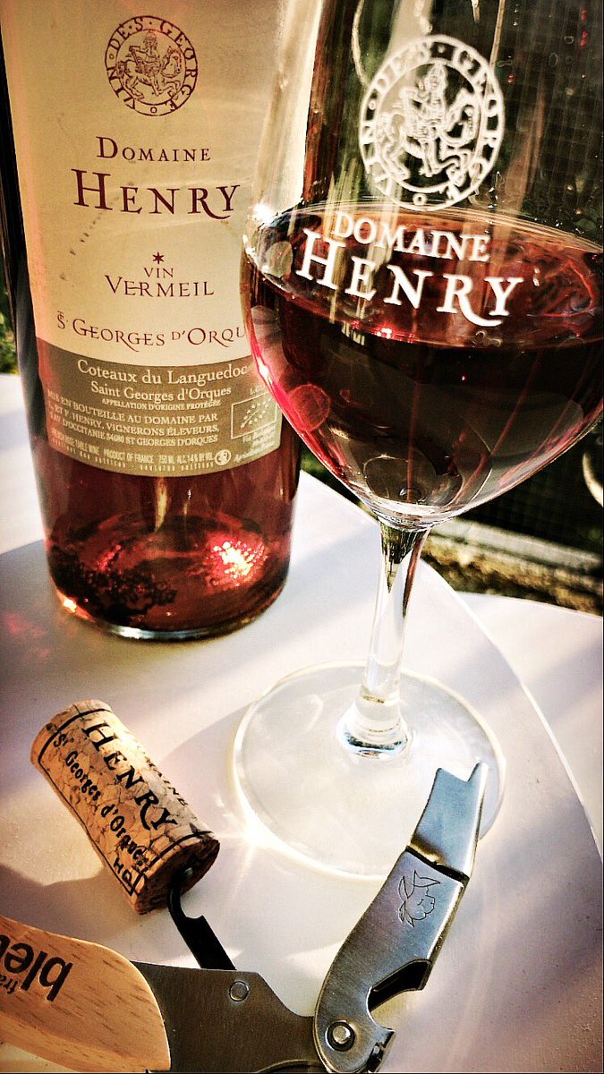 Mes parents #2, Laurence &amp; François Henry, #vignerons du <a href="/DomaineHenry/">Domaine Henry</a> ❤️
Ma dernière bouteille de #VinVermeil, mon Vin Merveille, un rosé pur sang 🩸 racé et mythique...
La bonne nouvelle c’est que vous, en France, vous pouvez vous faire livrer gratuitement 😊🍷

#parmigiana 🍴