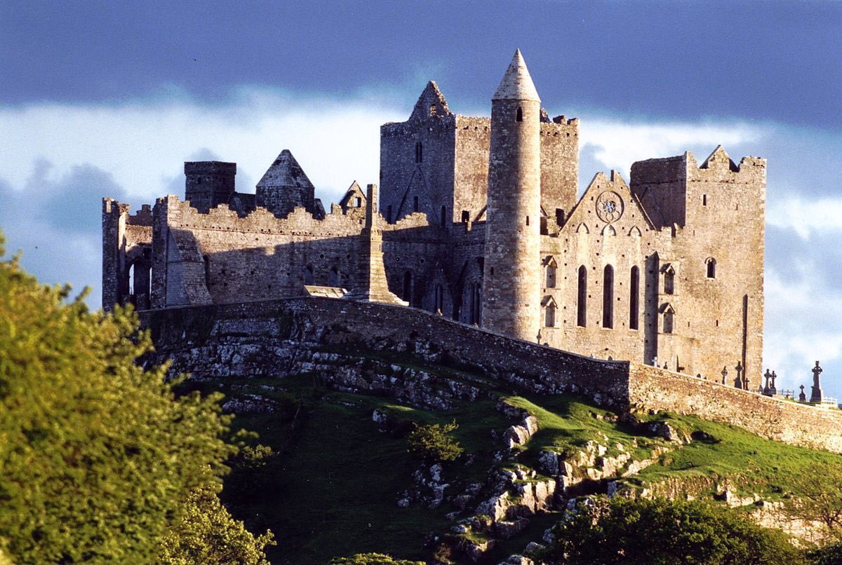 Rock of Cashel, Co Tipperary. Probably the greatest monument in Ireland & anciently the seat of the Kings of Munster. Much of the site is 12-13th C. Of particular note are the Round Tower (c1100AD) & Cormac’s Chapel (1127AD) - a masterpiece of Hiberno-Romanesque