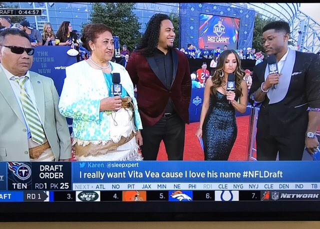 situationbears's tweet photo. #FlashbackFriday #NFLDraft2018 making sense of one of my pics 🏈😬😎 https://t.co/qx0X40NJXl