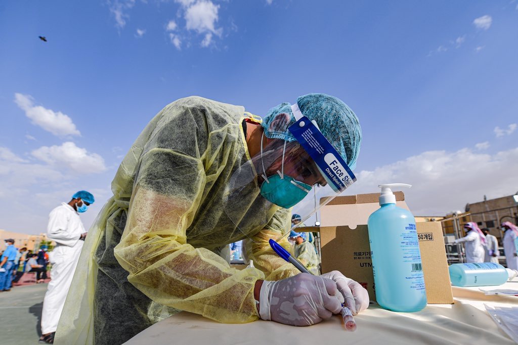 AJELNEWS24's tweet image. صور 🔴
.

.
شاهد جزء من أعمال المسح النشط الذي تجريه وزارة الصحة للأحياء في مدينة الرياض للوقاية من فيروس كورونا .
.

.