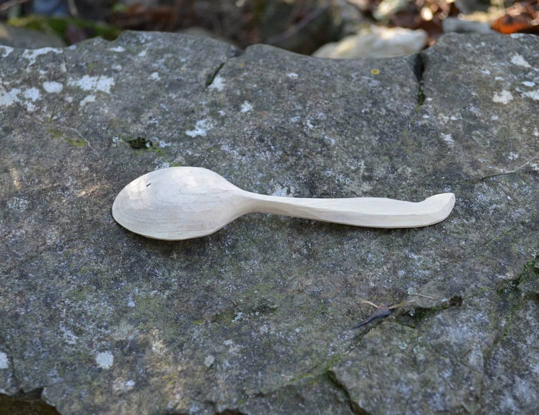 Medium sized tea #spoon, unfortunately a #crack developed in the bowl 🙁
It's such a shame i really loved the form. #handcarved