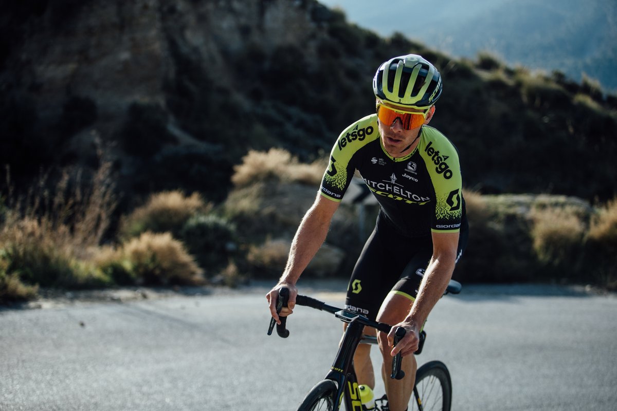 GreenEDGEteam's tweet image. 🛎 FINAL CALL 🛎

Just 1️⃣hour to go until today&apos;s social group ride on @GoZwift 

🚴🏻‍♂️🚴‍♀️ Spin the legs alongside MTS champions such as @michael_hepburn, @stannardrj , @Sar_Roy &amp;amp; more!

There&apos;s still time to join the ride  @ 9.30am here 👉🏽zwift.com/events/view/63…