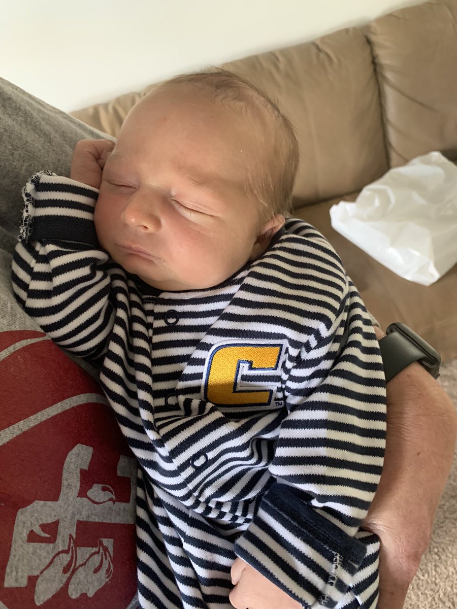kfraz32's tweet photo. The newest member of our family finally made his arrival. Declan Price Frazier was born on 4/21/20 weighing in at 9 lbs 11 oz and was 24 inches long. He’s all ready to support  @GoMocsMBB and his uncle Jaden @JadenFrazier8! https://t.co/v0ZgRyXwXf
