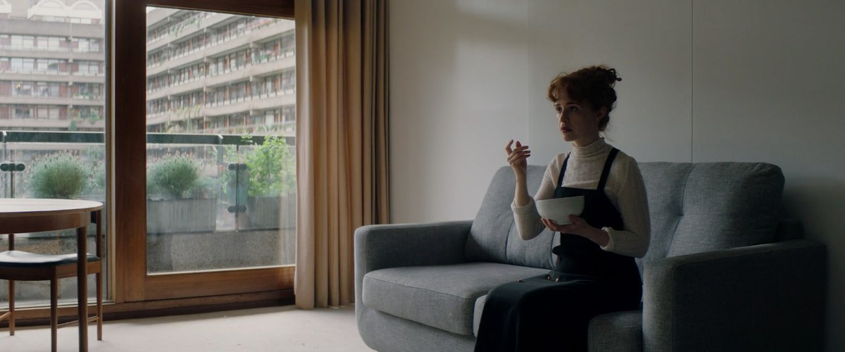 A delightfully offbeat short about the end of the world by directors Florence Hyde and Dominic Applewhite. Great cinematography by Jacob Sacks Jones. Watch “Seven Minutes Past Three” > tv.booooooom.com/2020/04/24/sev…