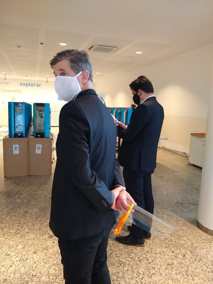 EstebanEdgardo's tweet photo. Hoy en el predio del @MuseoMalvinas y @EducacionAR Educación, @trottanico Trotta y de @CulturaNacionAR, Tristán Bauer, inauguramos #EducLAB. El proyecto tiene más de las 1000 impresoras 3D funcionando para producir máscaras de protección para personal esencial. https://t.co/1LZmI4DStR