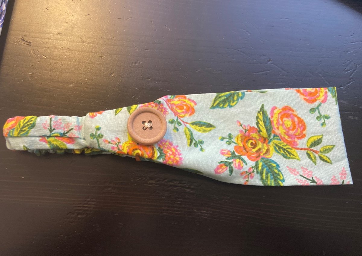 ANANursingWorld's tweet photo. “Nurses are called to the profession to serve. For those of us not physically on the front lines, it can be tough to be at home wanting to do something. These headbands are one way we can support the cause and our fellow nurses.” ~@sheri_cosme #COVID19 #healthcareheroes (2/2) https://t.co/Vx0JIRi27x