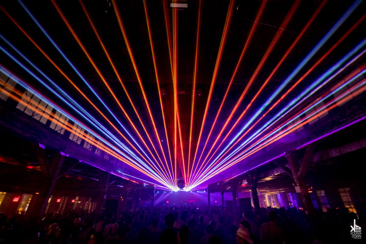 BMLBlackbird's tweet photo. Who's logging into a virtual party tonight? Dance like no one is looking!

Friday night lights...✨✨ 

📸 Off Brand Project 
Venue: Knockdown Center
Event: Innervisions concert
Lighting Design by Light Concepts
House Lighting and Rigging by BML-Blackbird https://t.co/or39qUC9fR