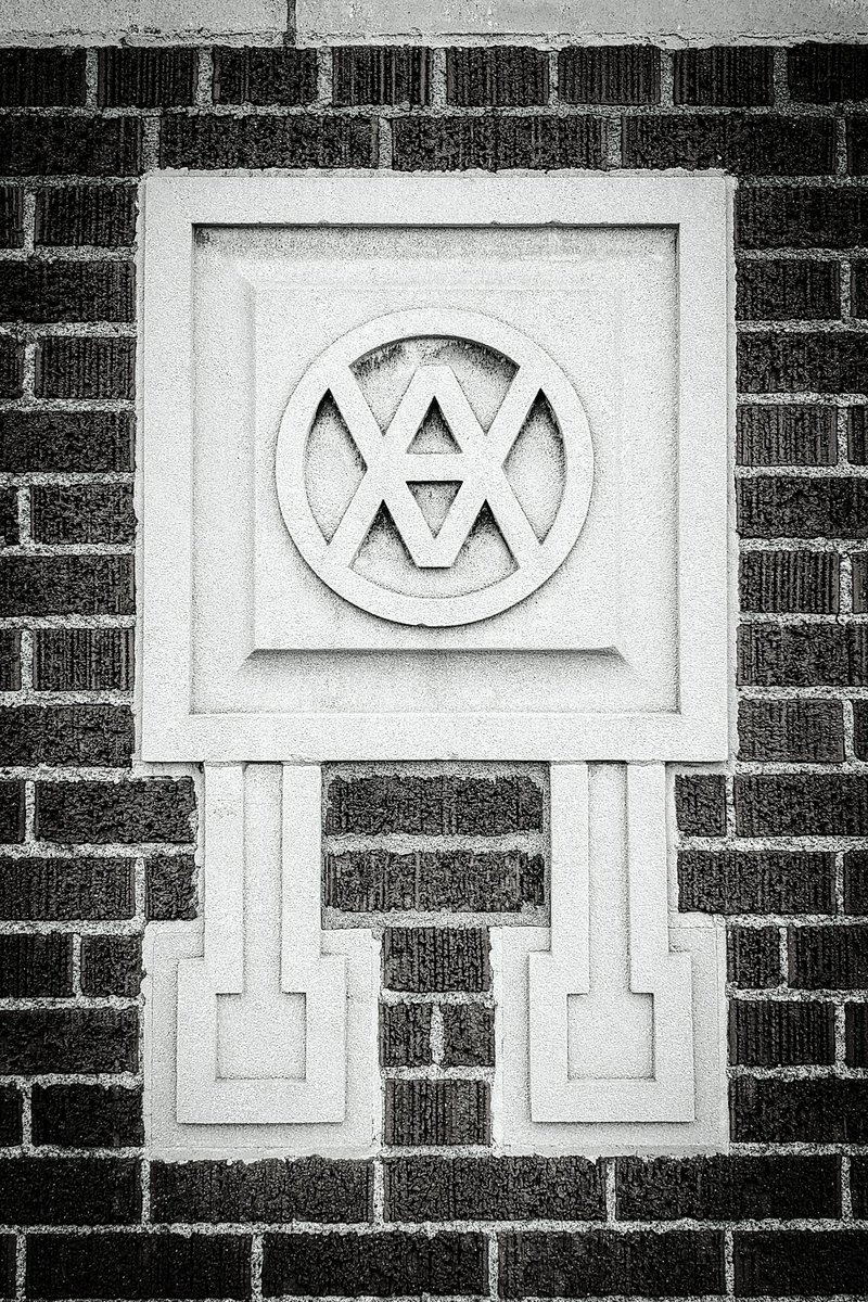 MarkAlanStrang's tweet image. Working across from the historic Canadian @WestinghouseHQ today and snapped these photos. My Grandparents worked and met each other here in 1947. If this building didn't exist, neither would I. Thats how I look at it. #Hamont #Westinghouse
