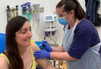 UK BEGINS COVID-19 VACCINE TRIAL, INJECT FIRST VOLUNTEER oravoices.com/2020/04/uk-beg…