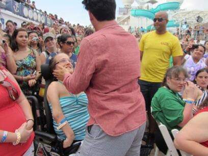 There was that time  @JonathanRKnight didn't know  @SissyHand and I were going to be on the  @NKOTB cruise and he flipped out when he saw us. credit:  @chelo_mx  #NKOTBVirtualCruise