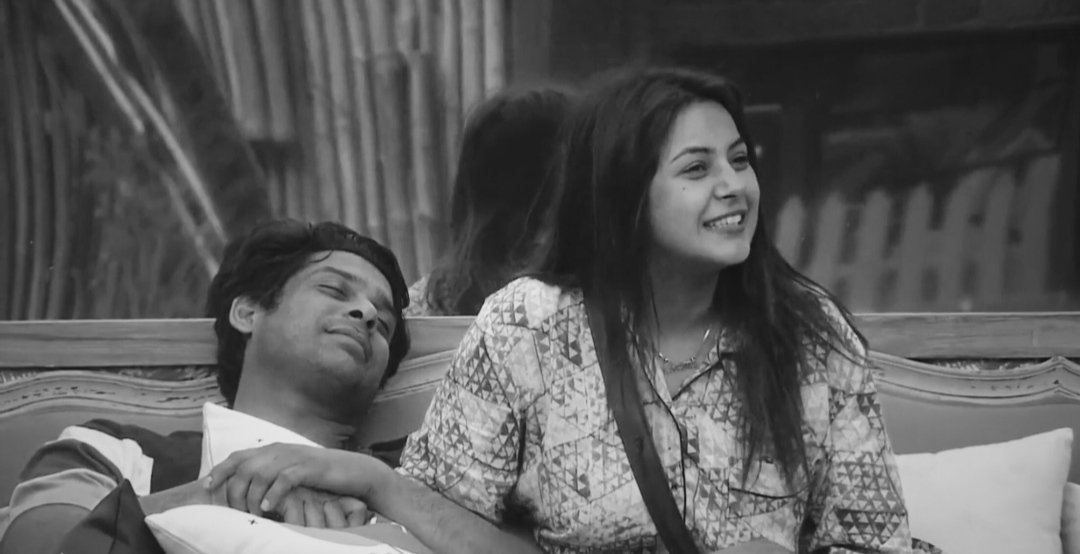 Their smiles were different that day and it was after her birthday morning. Remember his mouth doesn't stinks and sab kuch chodho the closeness these two had in last 3 weeks was something different. Or haa ho skta hai Sidharth ki Side was hidden because of msk too kyunki