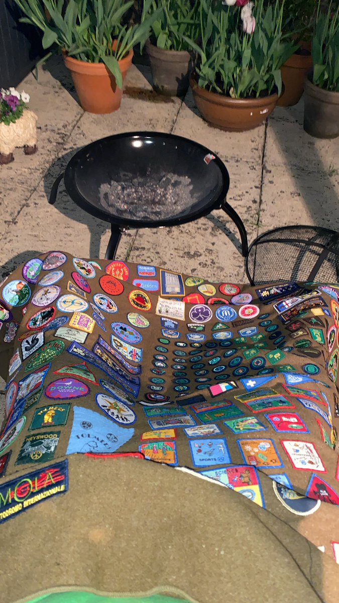 6thCheamGuides's tweet photo. When you’re missing seeing your #Guide pals there is only one thing for it @GuidingGLW #guiding #guidingfriends https://t.co/6EK8AIpEwm
