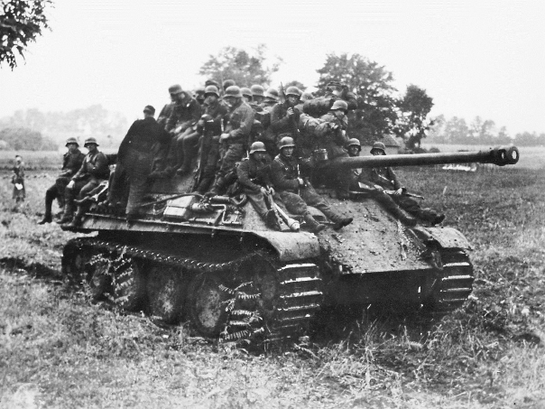 generalMaczek's tweet photo. 📆 22 kwietnia 1945 / #1DPKalendarium

1. Dywizja Pancerna otrzymuje zaszczytny rozkaz zdobycia Wilhelmshaven

➡️ https://t.co/J5pk48UWlY https://t.co/XeVM1EM3ds