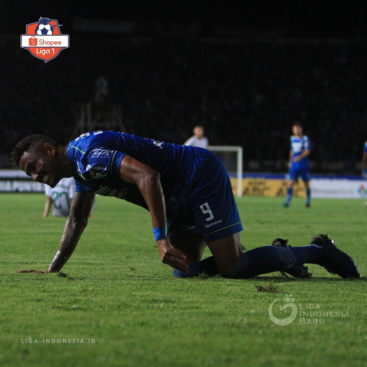 Liga1Match's tweet photo. Bangkit dari kasur, mari kita sahur ๐๐ป
#JelangImsak
#ShopeeLiga1
#ShopeeForMen
#ShopeeID https://t.co/seUARmOgIy