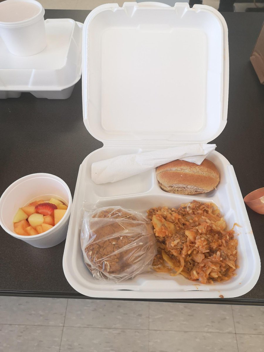 TGPNorthBay's tweet image. Todays meals, Friday April 24th

We serve 16 prepared take out meals a week, free of charge to anyone in need 🙏 
#tgp #itstartswithfood #takeouts #doingwhatwecan #COVID19 #NorthBayProud