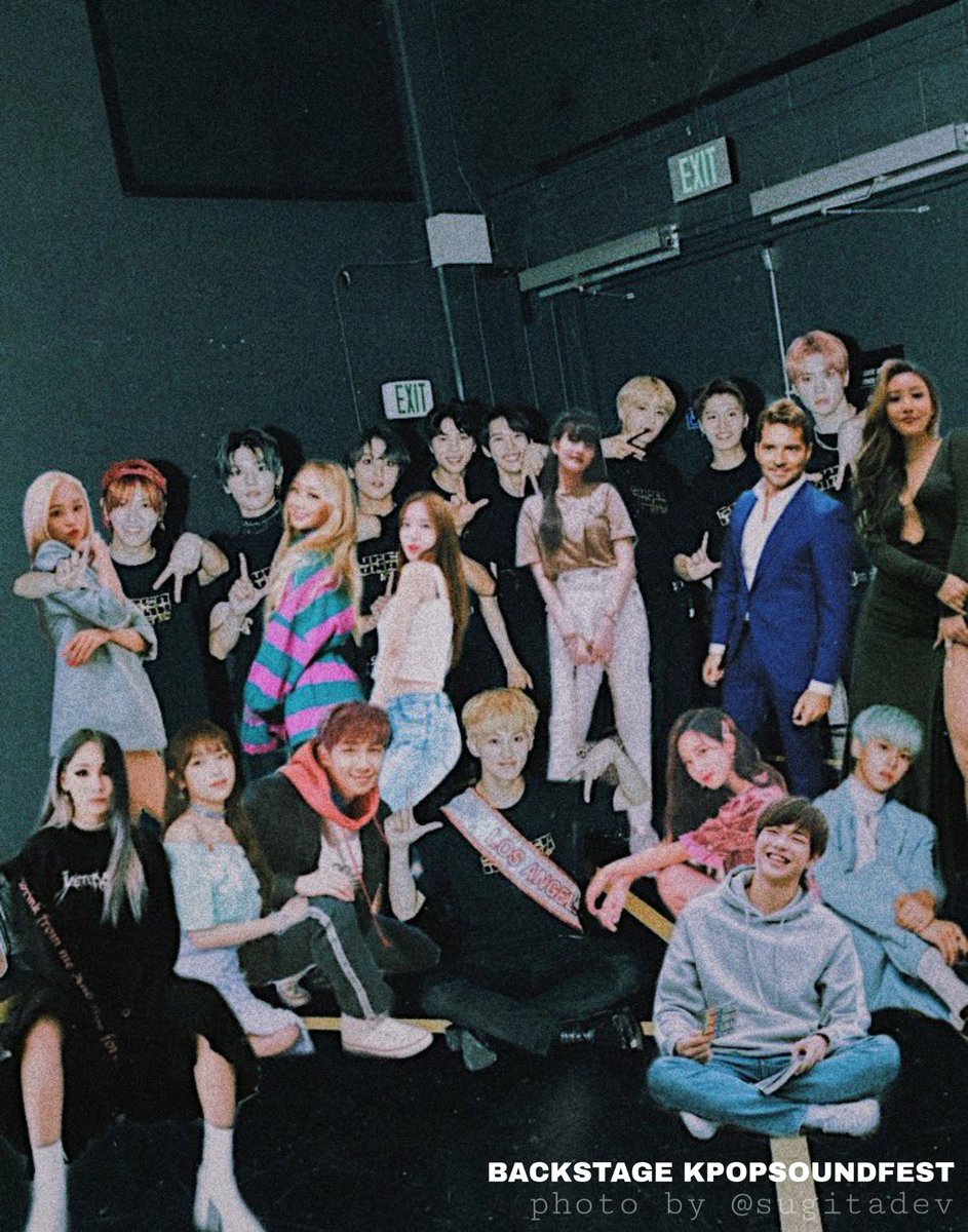 mooniePROD_CO's tweet photo. [#KPOPSOUNDFEST]

Foto grupal del festival en el backstage! 📸 Nunca veréis una fotografía tan única, gracias a @sugitadev por pasársela a alguien de nuestro equipo! 

(Chayanne no aparece porque estaba ocupado con una entrevista) https://t.co/2HfCpBXjpR