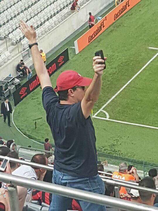 ayrtonbap's tweet photo. Periga o torcedor atleticano ganhar o Palácio do Planalto (2022) antes mesmo de ser campeão do mundo (2024).

E ainda dizem que todo juiz é corintiano... https://t.co/r2wGF0A7b8