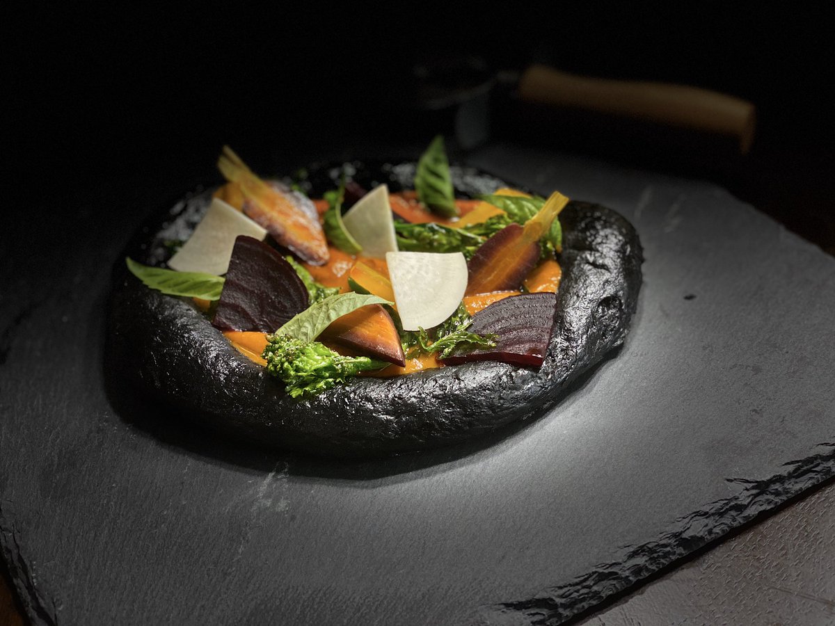 ChemyTheGreat's tweet photo. Hierloom Tomato Sauce: Rapini: Golden Beet: Red Beet: Heirloom Carrot: Black Radish: Basil
#truecooks #food #foodie #foodporn #foodstagram #chef #cheflife #chefsofinstagram #kitchensavage #cooking #foodiegram #chefsroll #rollwithus #aurapizza #squidink #homemadepizza https://t.co/IhIbrSjjt6