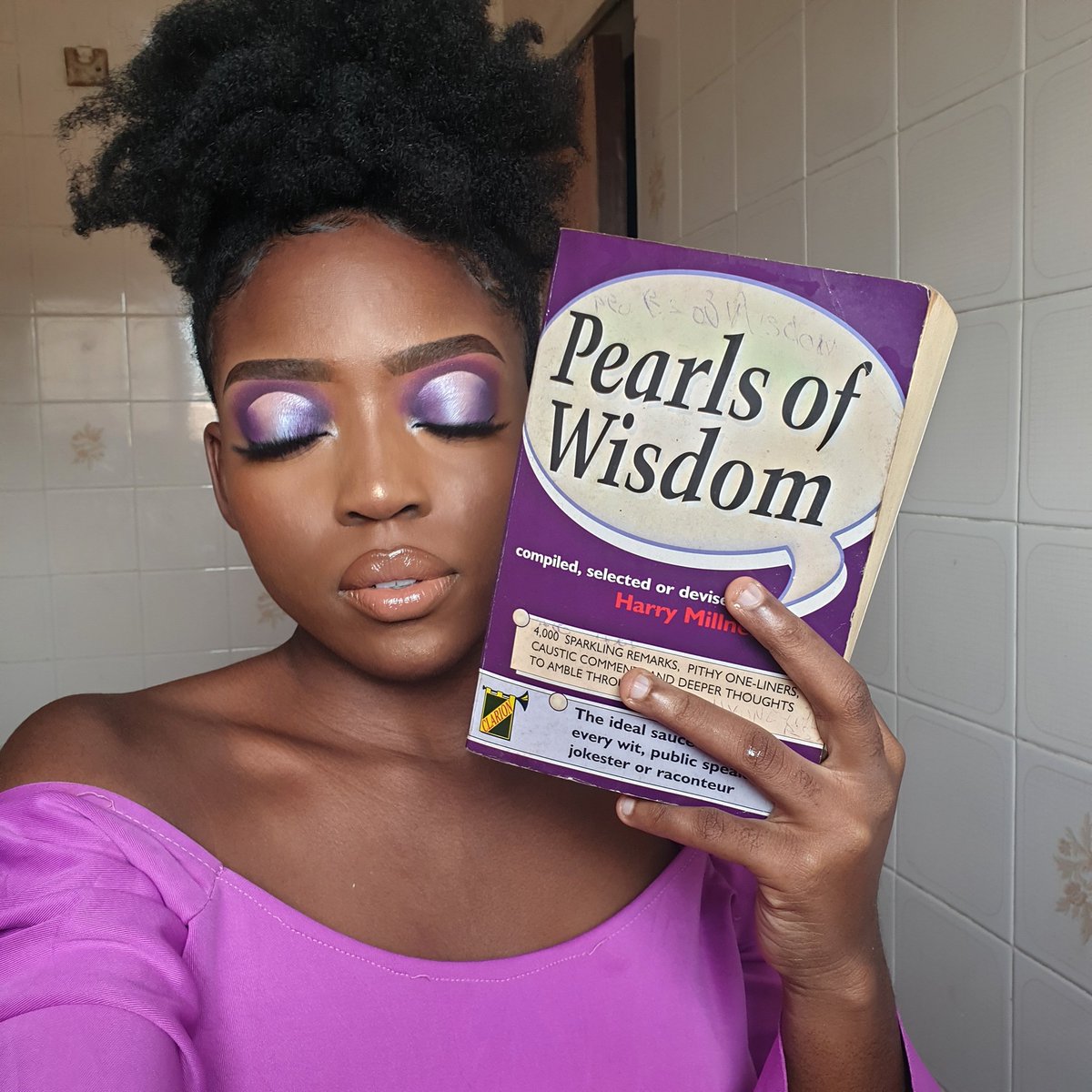   #booksasmakeup   #BooksasOutfits