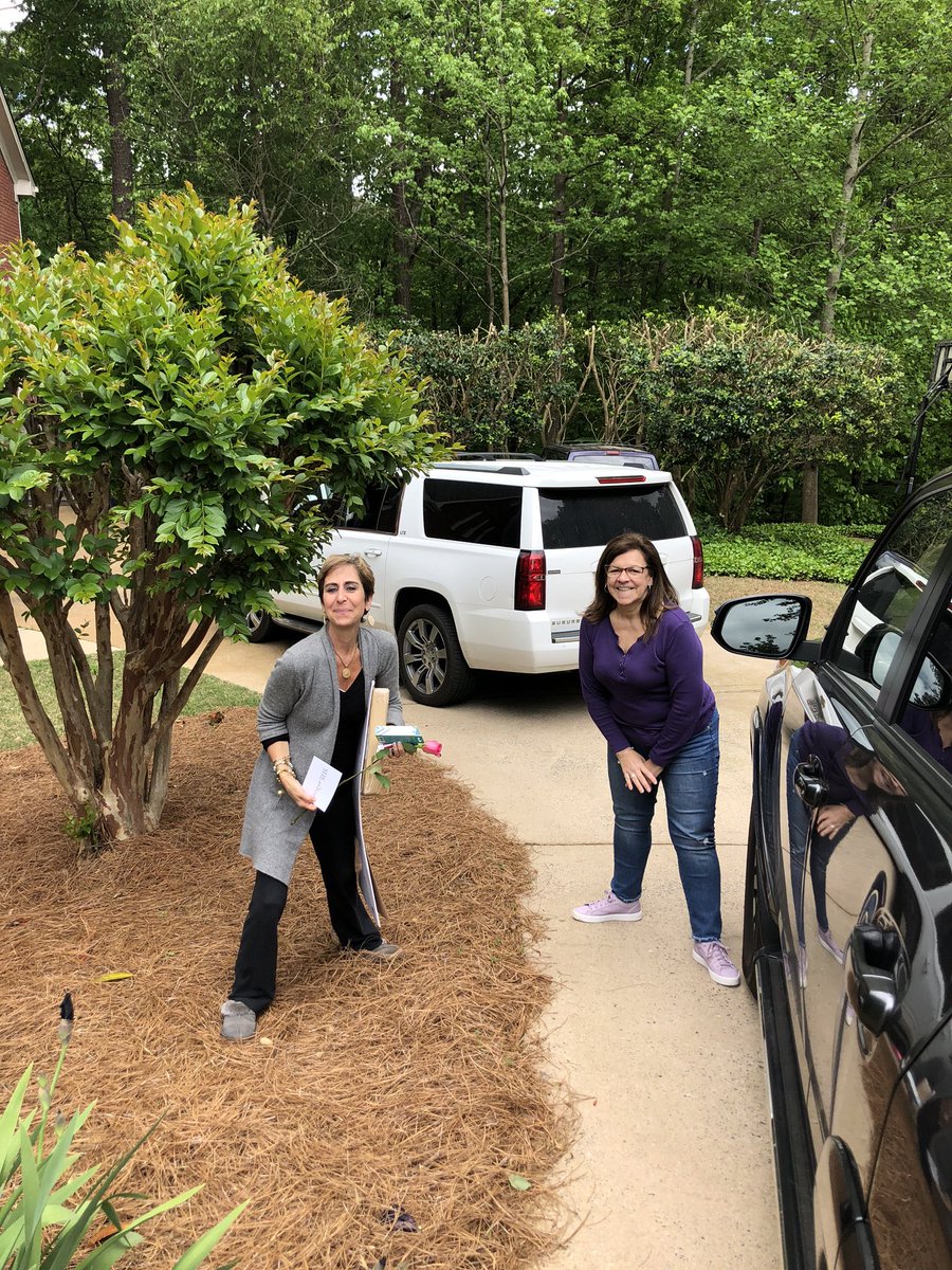 pcjj4Anderson's tweet photo. Dr. Bearden drives over 200 miles in one day to deliver love and supplies to the world’s best teachers working from home. ❤️@lorriebearden @summithillhusky #sheshares #fultonrising https://t.co/CrGHutBjE7