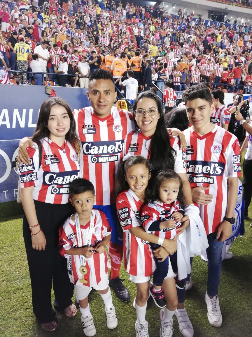 NoMaya9's tweet photo. ¡Muchas felicidades al @AtletideSanLuis y a su afición por su tercer aniversario!

Siempre estaré agradecido por ser parte de este gran equipo que ha hecho historia en el futbol de San Luis Potosí. https://t.co/FPkQD4Z2HE